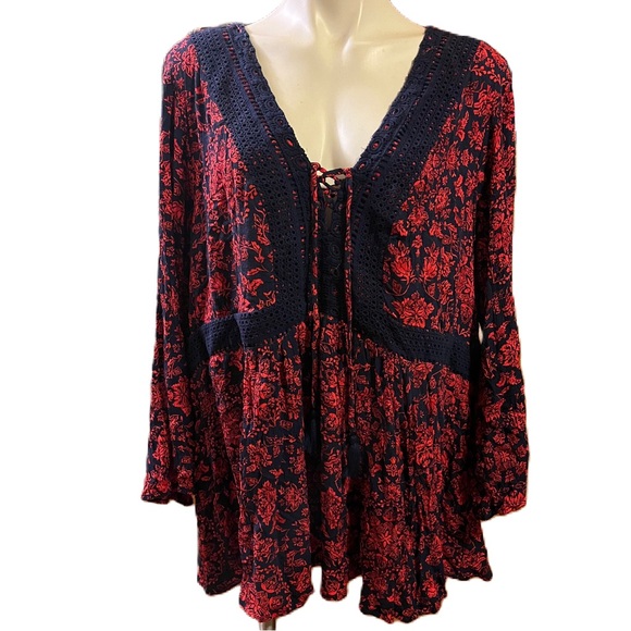 Torrid | Lace-Up Babydoll Tunic Top - Crinkle Gauze Floral Red/Navy 3X - Picture 2 of 9